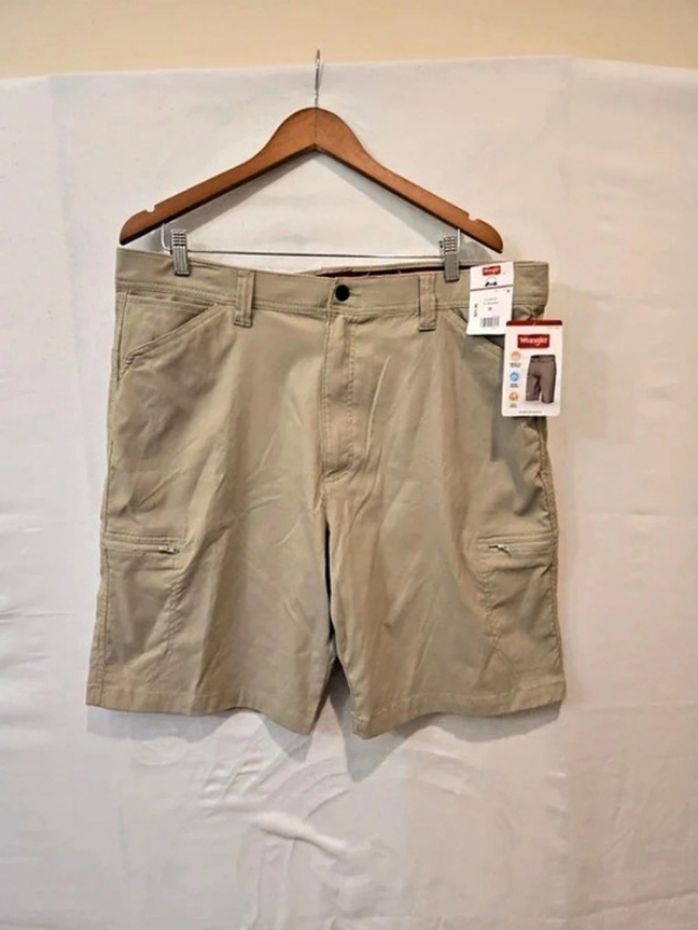 Wrangler Performance Series Relaxed Fit Cargo Shorts Cargo Shorts Beige Waist 38